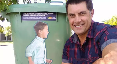 行車安全出奇招：垃圾桶上貼安全標識，提醒司機‘不要超速’